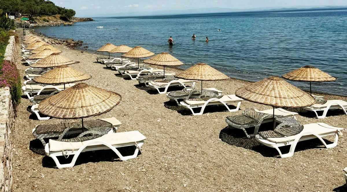 assos beach sahil ve deniz manzarası